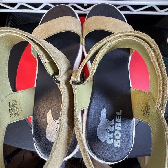 SOREL® | CAMERON™ WEDGE SANDAL | OLIVE/BLK/OFF-WHT | SUEDE | XLNT | - Picture 11 of 16